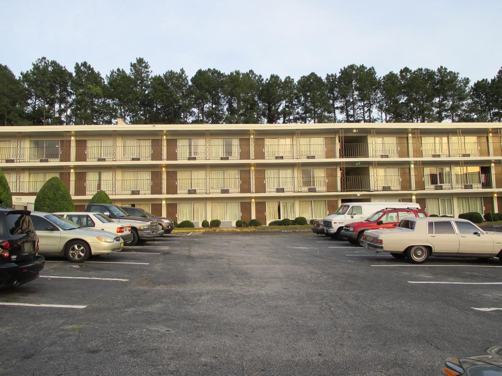 Budgetel Inn And Suites Lodge West ภายนอก รูปภาพ