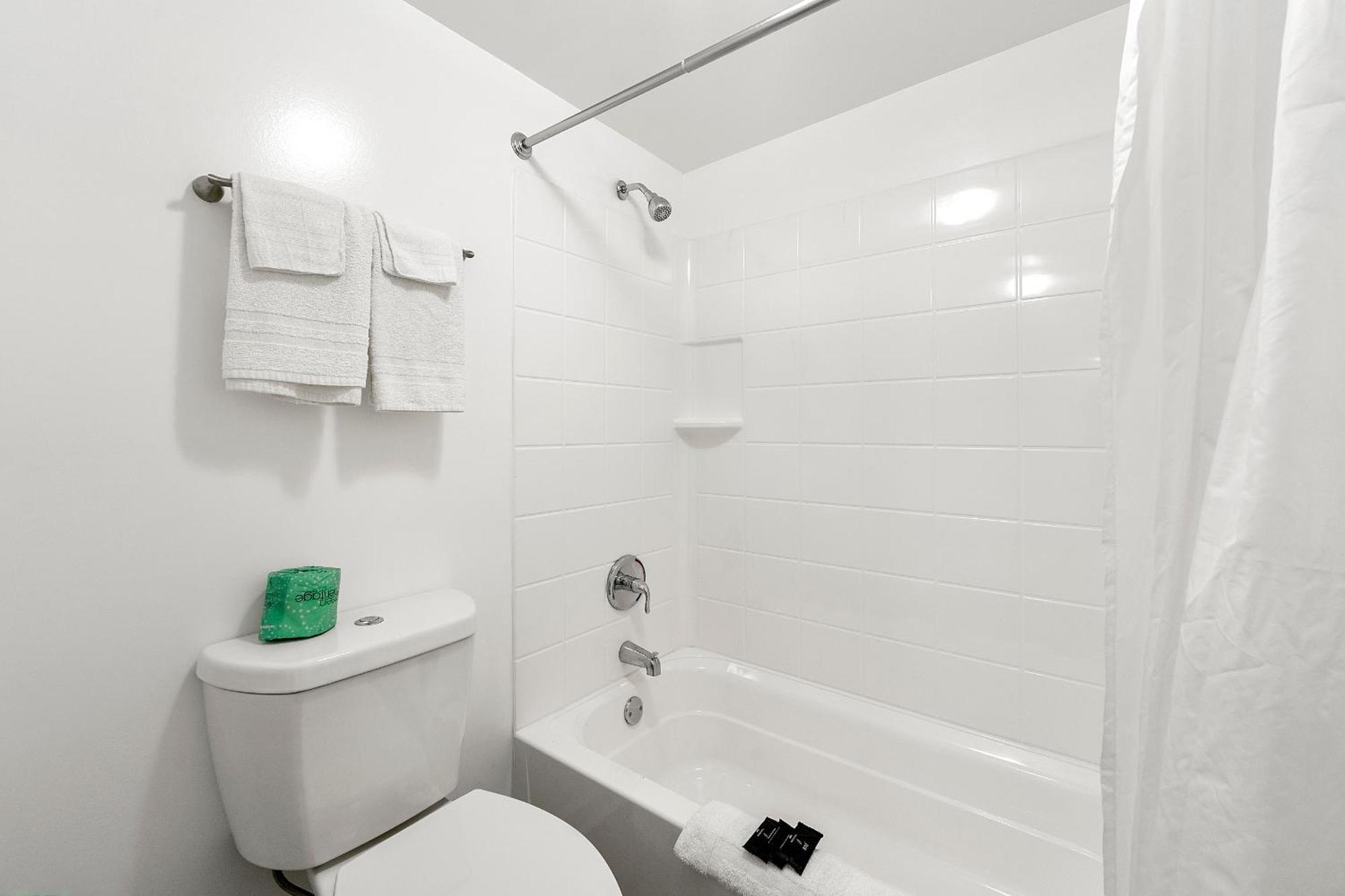 Budgetel Inn And Suites Lodge West ภายนอก รูปภาพ
