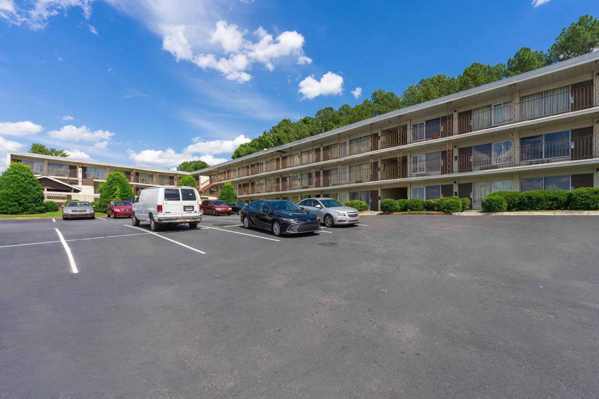 Budgetel Inn And Suites Lodge West ภายนอก รูปภาพ