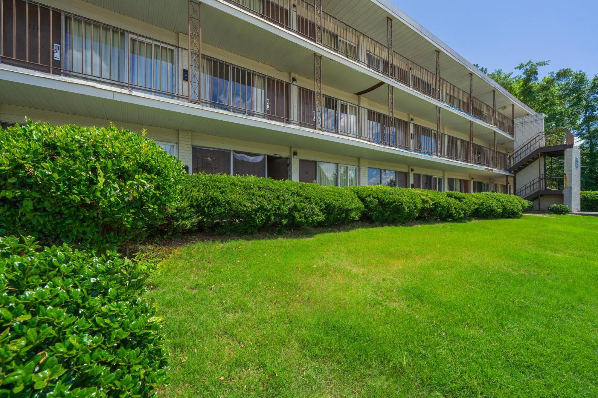 Budgetel Inn And Suites Lodge West ภายนอก รูปภาพ